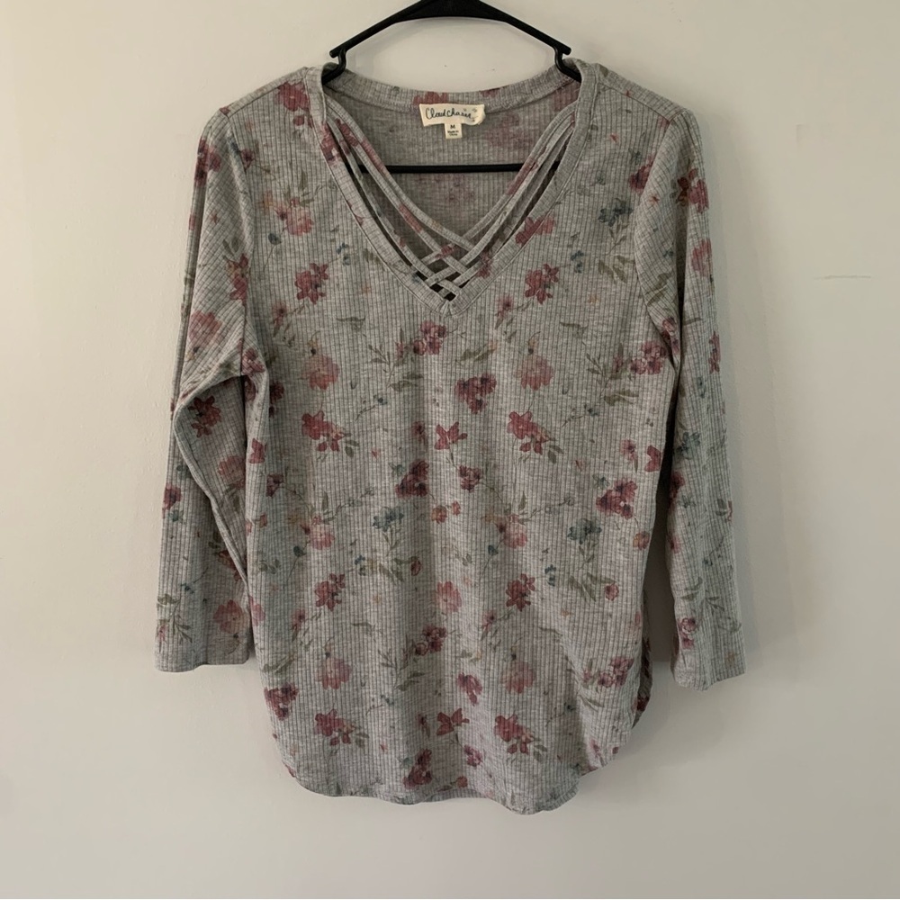 Cloud Chaser Gray Floral Print Strappy V Neck Top Size Medium